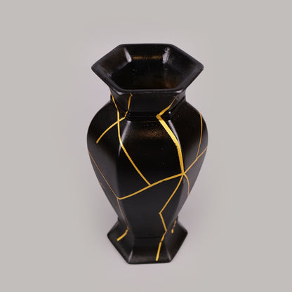 Royal Kintsugi-Style Vase - Black & Gold Collection