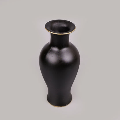 Royal Minimalist Vase - Black & Gold Collection