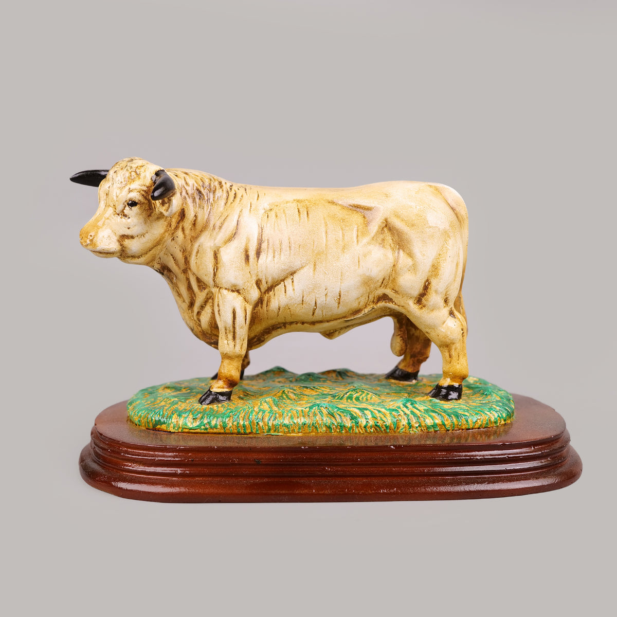 Royal Charolais Bull - Pastoral Heritage Collection
