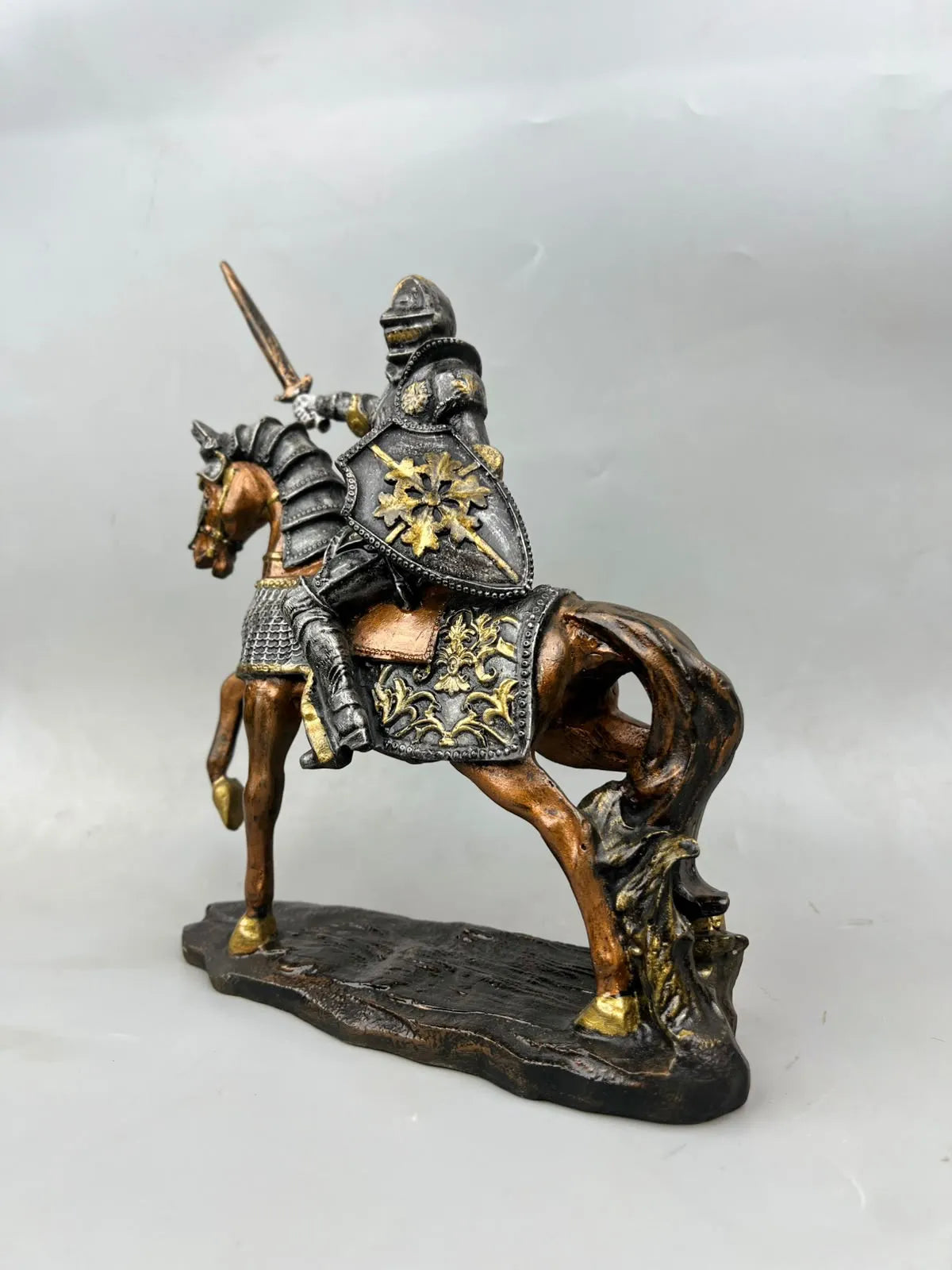 Royal Armored Knight on Horseback - Medieval Heritage Collection