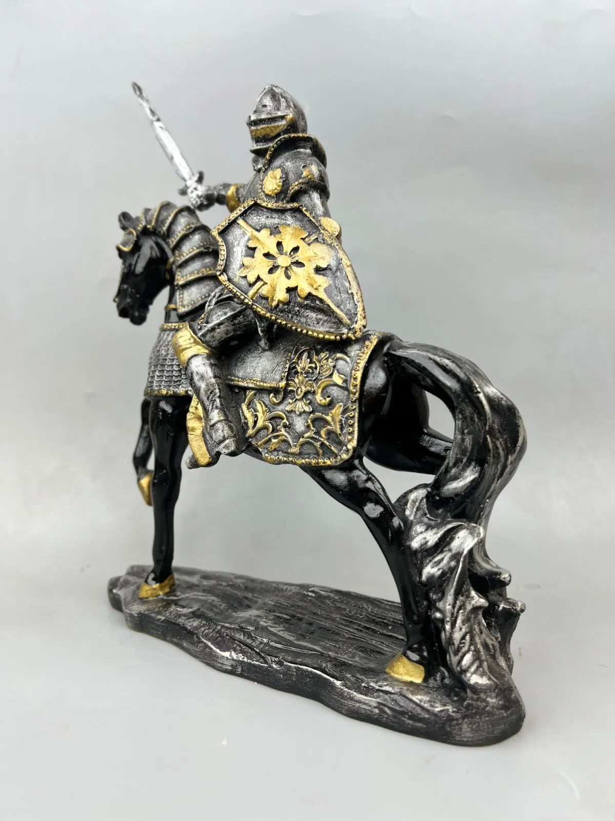 Royal Armored Knight on Horseback - Medieval Heritage Collection